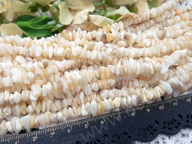 Крошка (галтовка) каменная 249 5-9мм Перламутр белый молочный натуральный (камни) (длинная нить прим. 80см)