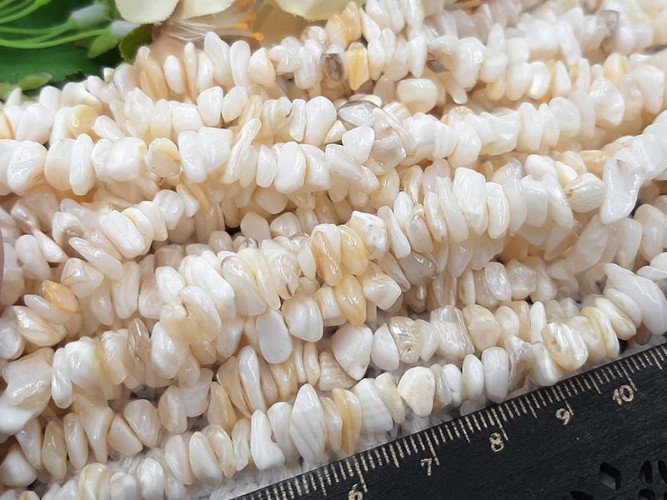 Крошка (галтовка) каменная 249 5-9мм Перламутр белый молочный натуральный (камни) (длинная нить прим. 80см)