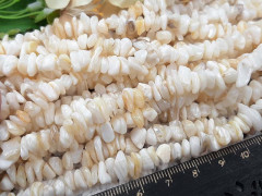 Крошка (галтовка) каменная 249 5-9мм Перламутр белый молочный натуральный (камни) (длинная нить прим. 80см)