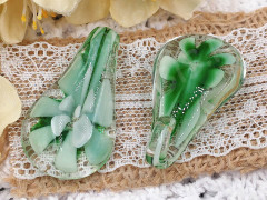 Кулон Капля 17 с лепестками 43*24*12мм зелёная с белым (Lampwork)