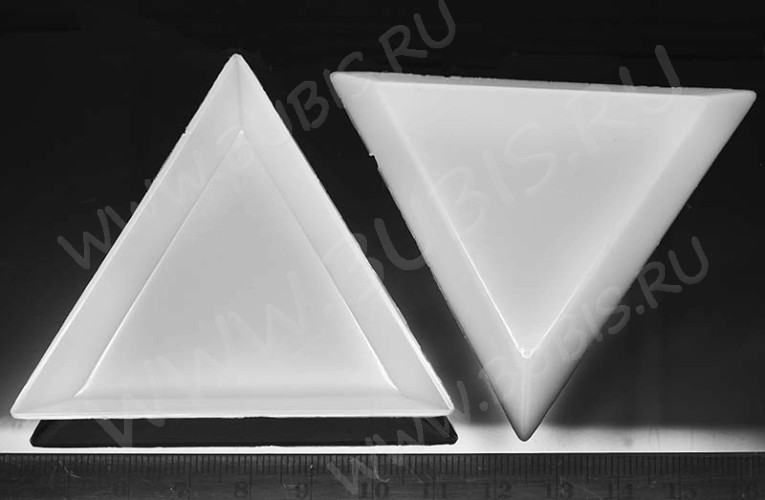 (СКИДКИ!!!) Лоток 01 Чудо-тарелочка треугольная для страз и бусинок 72*72*10мм белая (пластик) (инструменты для бижутерии) (20шт)