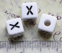 Бусина кубик большой 10*9,5мм с буквой &quot;X&quot; бело-чёрный непрозрачный (акрил)