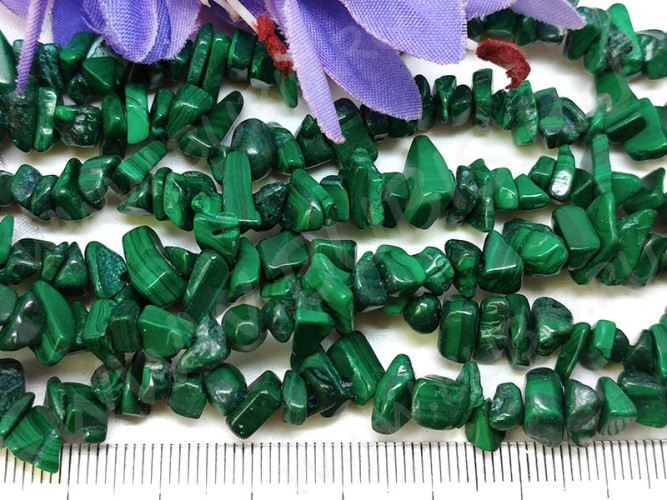 Крошка (галтовка) каменная 139 5-9мм Малахит натуральный (камни LUX) (нить 29см)