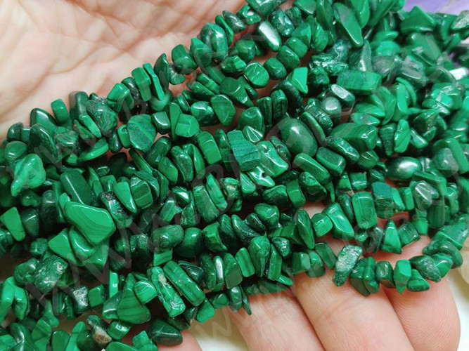 Крошка (галтовка) каменная 139 5-9мм Малахит натуральный (камни LUX) (нить 29см)