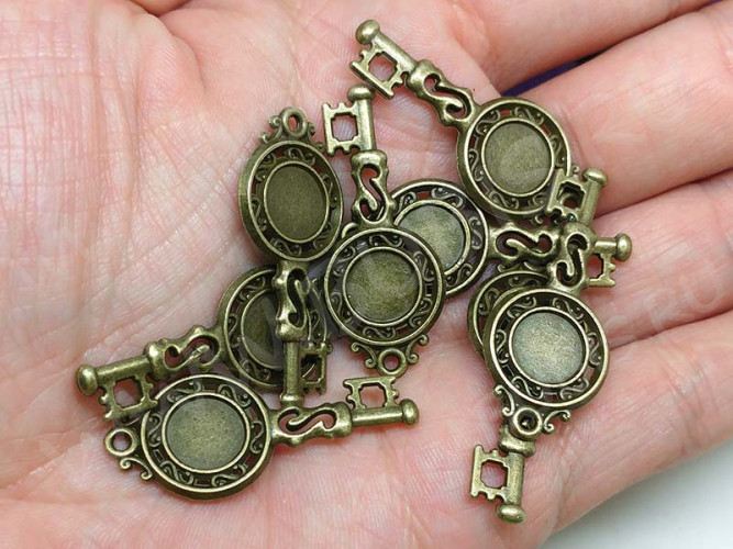 Подвеска Ключик 55 двусторонний с круглым сеттингом 8мм 35*15*2мм античная бронза (литьё)