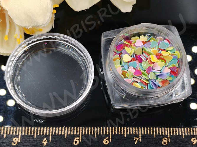 Наполнение для смолы и бутылочек 037 Сердечки 3мм в контейнере 29*29*15мм микс (украшения)