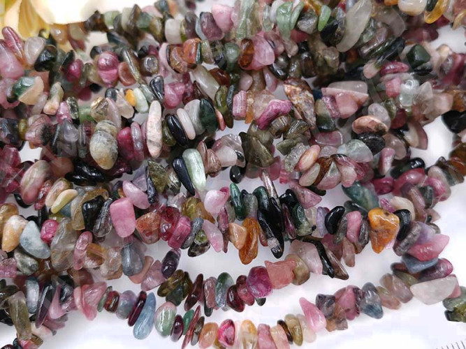 Крошка (галтовка) каменная 208 4-8мм Турмалин натуральный (камни) (длинная нить прим. 90см)