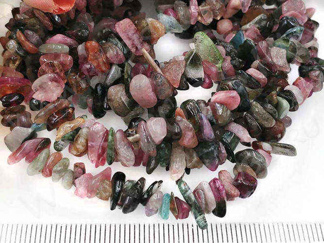 Крошка (галтовка) каменная 208 4-8мм Турмалин натуральный (камни) (длинная нить прим. 90см)