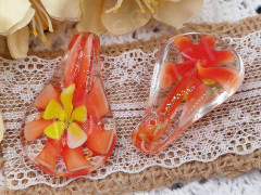 Кулон Капля 17 с лепестками 43*24*12мм св.красно-жёлтая с белым (Lampwork)