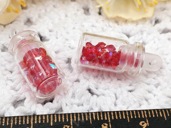 Наполнение для смолы и бутылочек 115 ювелирные стразы в бутылочке 3*3*2мм красные с АВ прозрачные (декор)