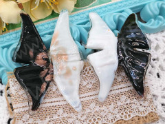 Кулон Бабочка 04 65*43*6,5мм чёрно-белая с золотом (Lampwork)