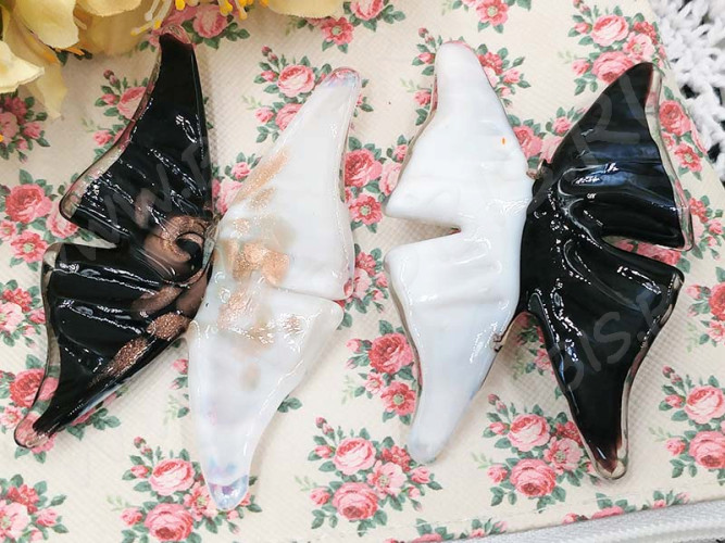 Кулон Бабочка 04 65*43*6,5мм чёрно-белая с золотом (Lampwork)