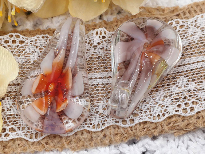 Кулон Капля 17 с лепестками 43*24*12мм св.лилово-св.красная с белым (Lampwork)