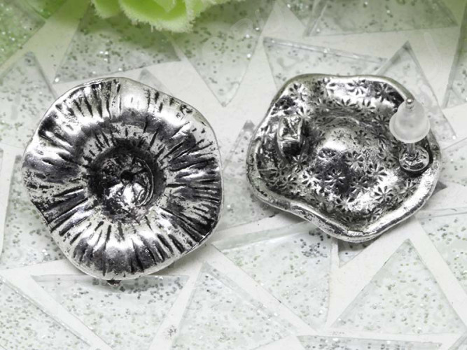 Пуссеты ("гвоздики") №135 цветочек 19,5*19,5*14мм античное серебро (литьё) (1 пара)
