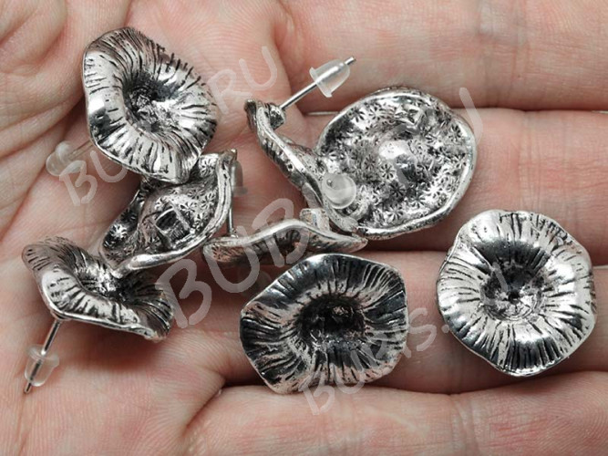 Пуссеты ("гвоздики") №135 цветочек 19,5*19,5*14мм античное серебро (литьё) (1 пара)
