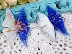 Кулон Бабочка 04 65*43*6,5мм бело-синяя с золотом (Lampwork)