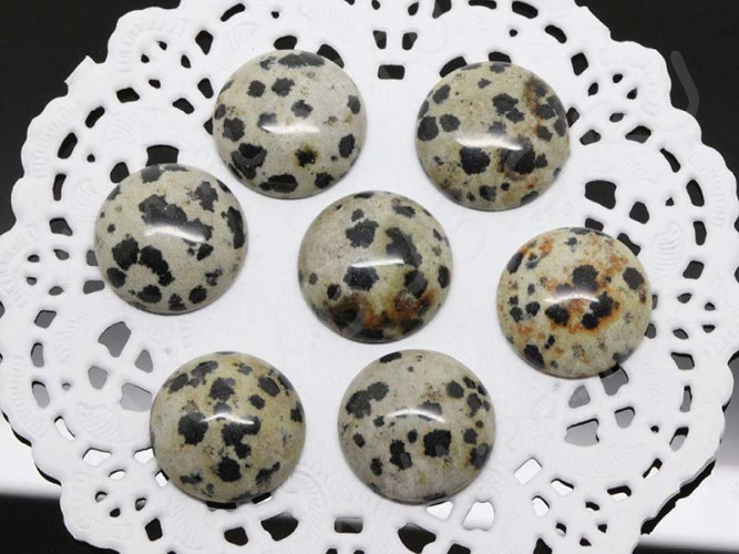 Кабошон каменный 110 Круг 16*16*6мм Яшма Далматин (камни)